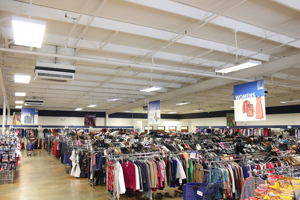 Goodwill Store - Lake Worth | 6601 Azle Ave, Lake Worth, TX 76135 | Phone: (817) 238-6100