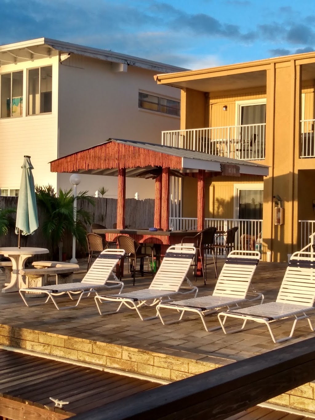 Enchanted Inn & Beachside Cottages | 607 Bay Esplanade, Clearwater Beach, FL 33767, USA | Phone: (727) 449-9039