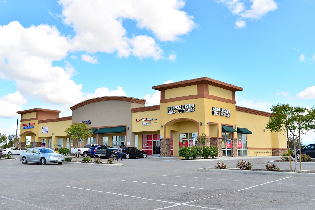 Delano Marketplace 530 Woollomes Ave, Delano, CA 93215