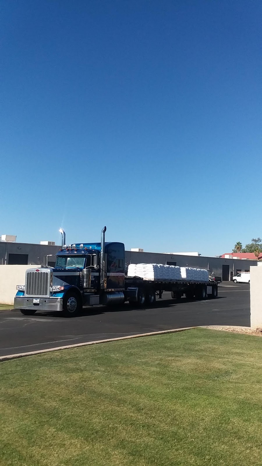 Mike Lowrie Trucking | 8714 Sparling Ln, Dixon, CA 95620, USA | Phone: (707) 678-7575