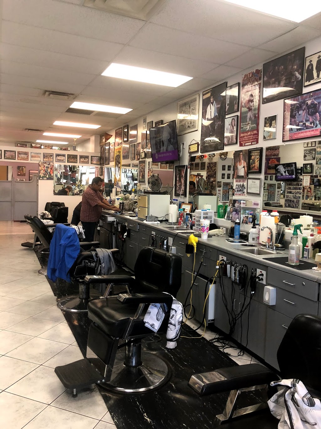 Johns Cutting Edge Barber Shp | 4909 E Chandler Blvd # 505, Phoenix, AZ 85048, USA | Phone: (480) 893-3300