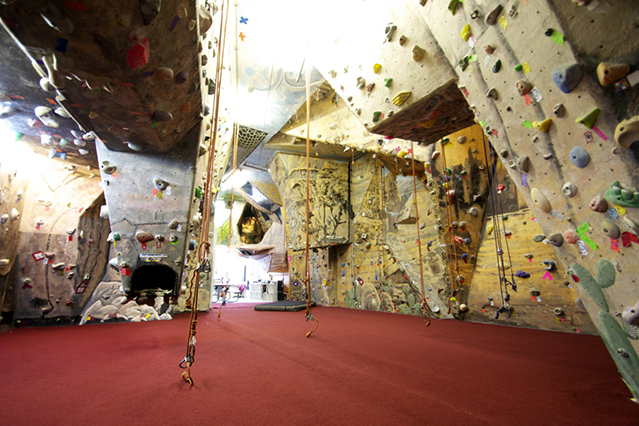 Albanys Indoor Rockgym | 4c, Vatrano Rd, Albany, NY 12205, USA | Phone: (518) 459-7625