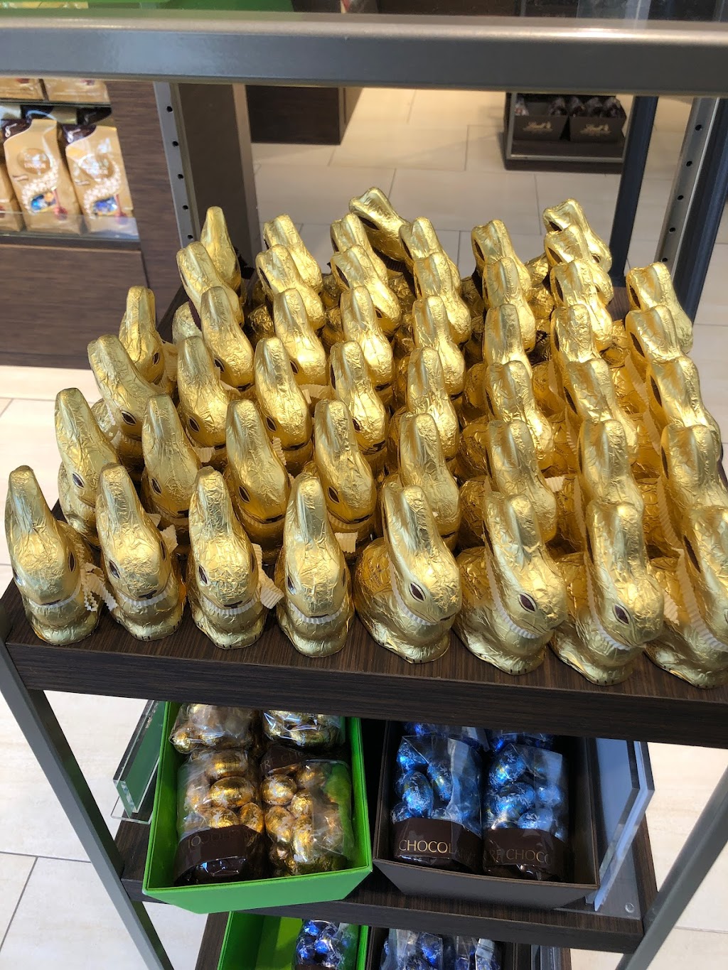 Lindt Chocolate Shop | Hamptons District, 498 Red Apple Ct Suite 441B, Central Valley, NY 10917, USA | Phone: (845) 928-2123