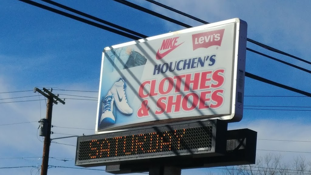 Houchens Clothes & Shoes | 320 Ridgeway Ave, Falmouth, KY 41040, USA | Phone: (859) 654-2941