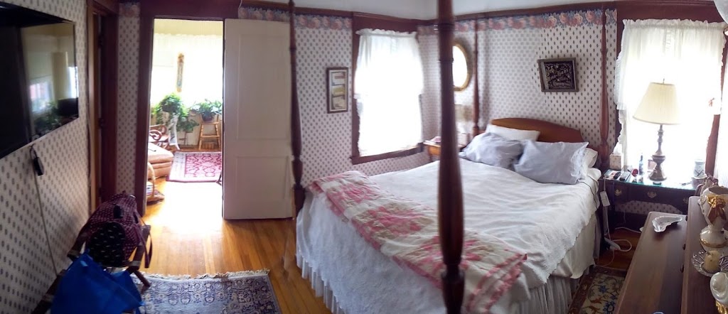 Reutters Roost B & B | 2267 Columbia Rd, Valley City, OH 44280 | Phone: (330) 483-4145