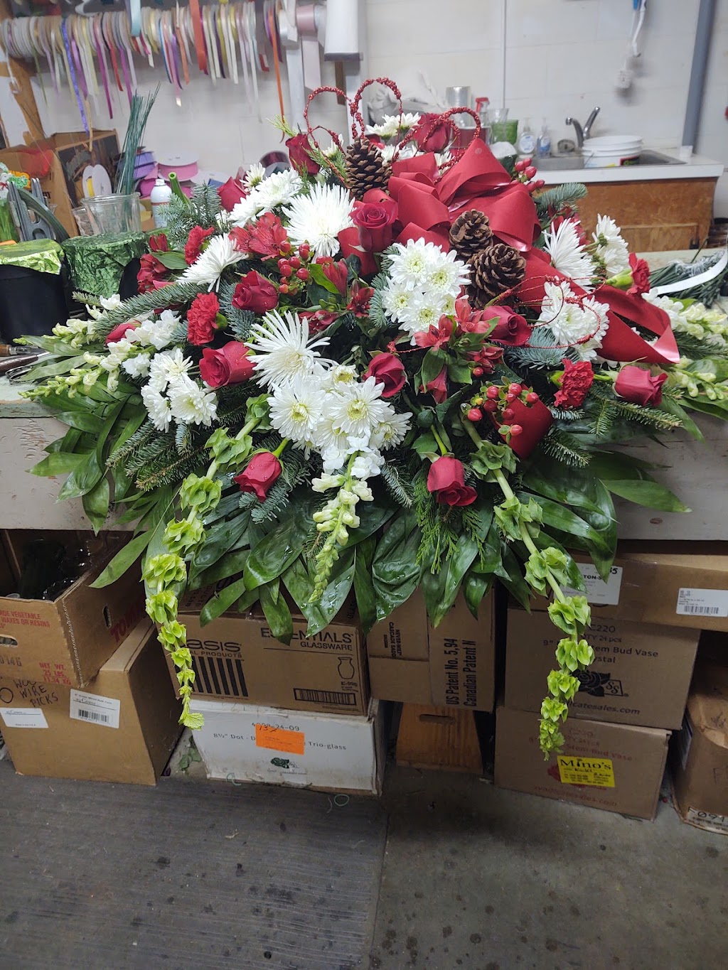 Knights Flower Shop | 6214 North Carolina Hwy 8 S, Germanton, NC 27019, USA | Phone: (336) 591-4985