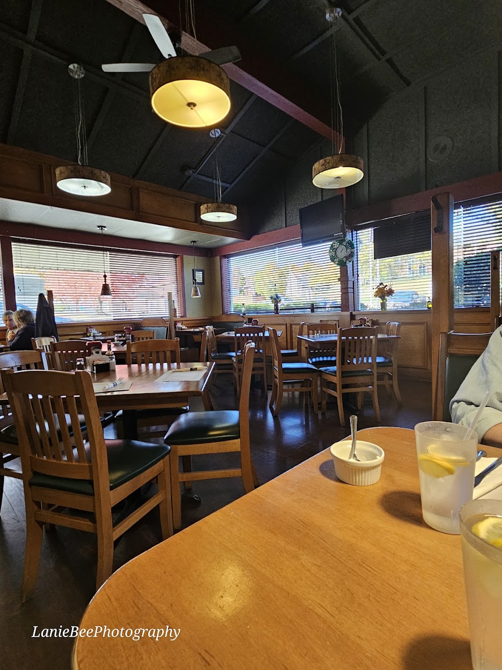 Farmer Boy Restaurant | 610 E Cuyahoga Falls Ave, Akron, OH 44310, USA | Phone: (330) 928-4727