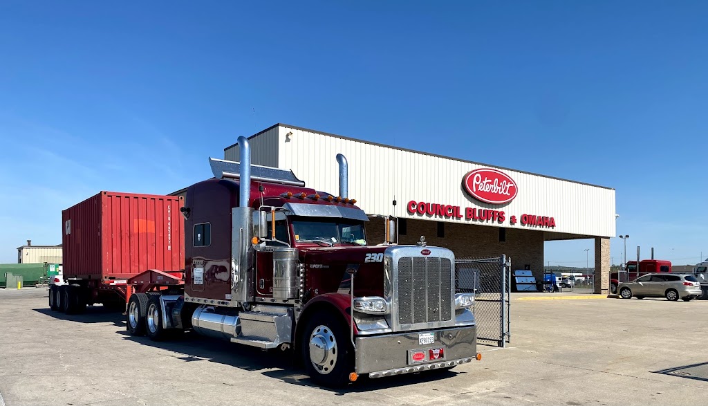 Peterbilt of Council Bluffs | 2546 Mid America Dr, Council Bluffs, IA 51501, USA | Phone: (800) 454-7383