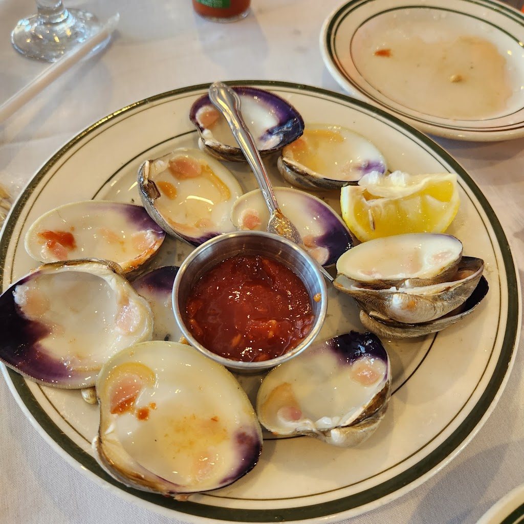 Peters Clam Bar | 600 Long Beach Rd, Island Park, NY 11558, USA | Phone: (516) 432-0505