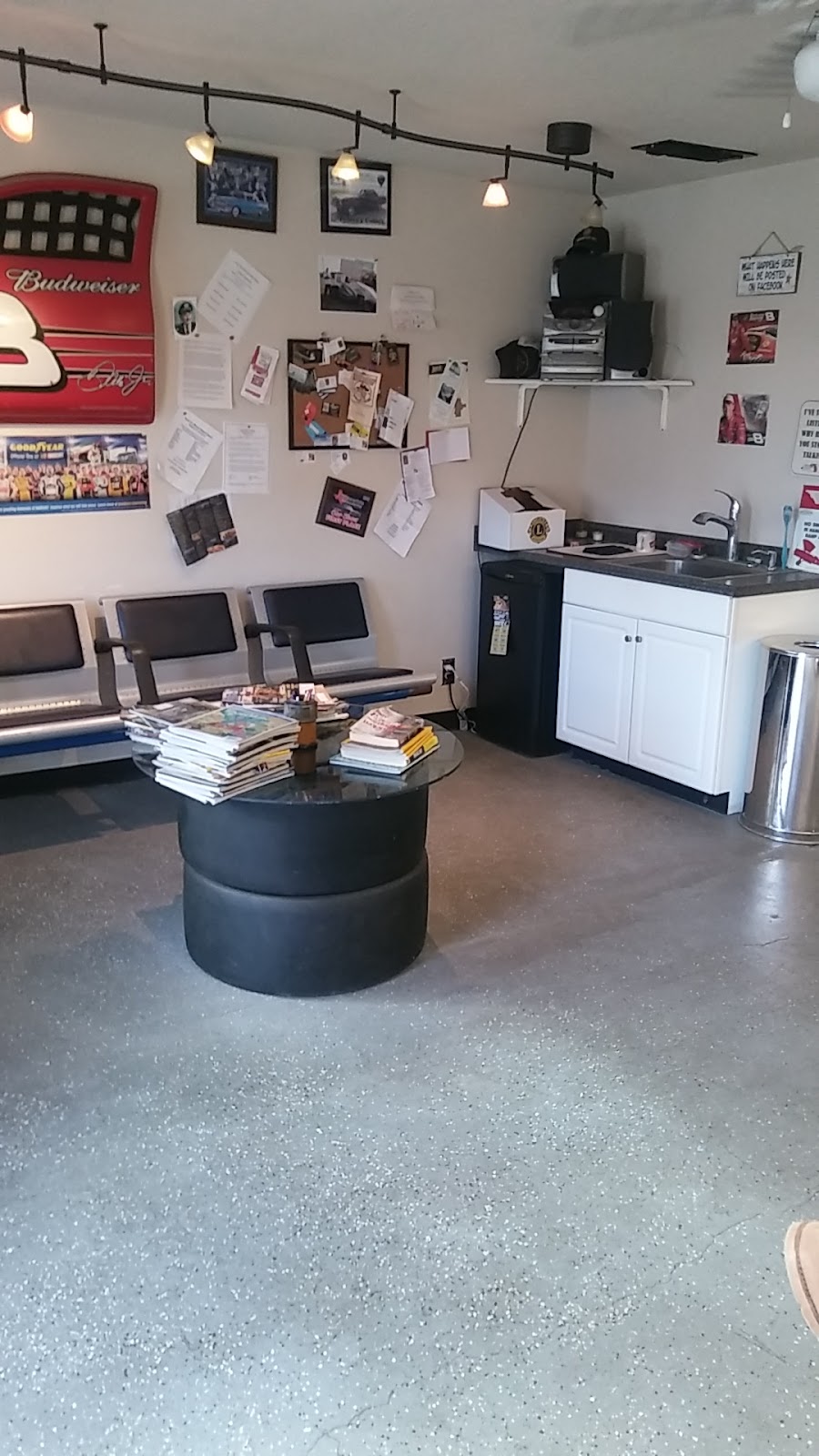 Pit Stop Barber Shop & Parlor | 407 N Sealy Ave, Justin, TX 76247, USA | Phone: (817) 475-5013