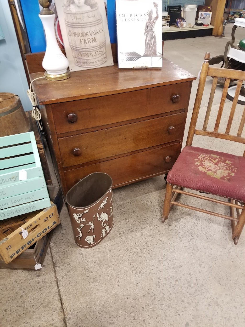 Wilson Antiques & Market Place | 323 Young St, Wilson, NY 14172, USA | Phone: (716) 541-5182