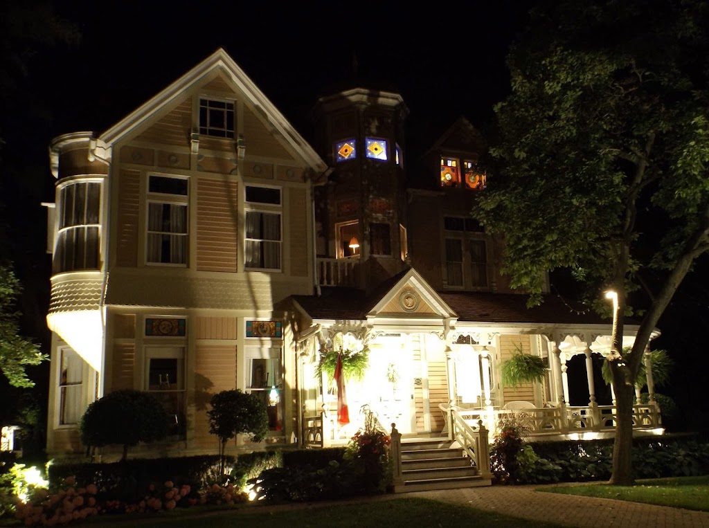 Ghost Walks | 126 Queen St, Niagara-on-the-Lake, ON L0S 1J0, Canada | Phone: (855) 844-6787