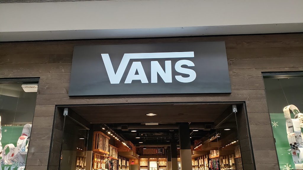 Vans | G315A, Woodfield Shopping Center, Schaumburg, IL 60173, USA | Phone: (847) 995-8642