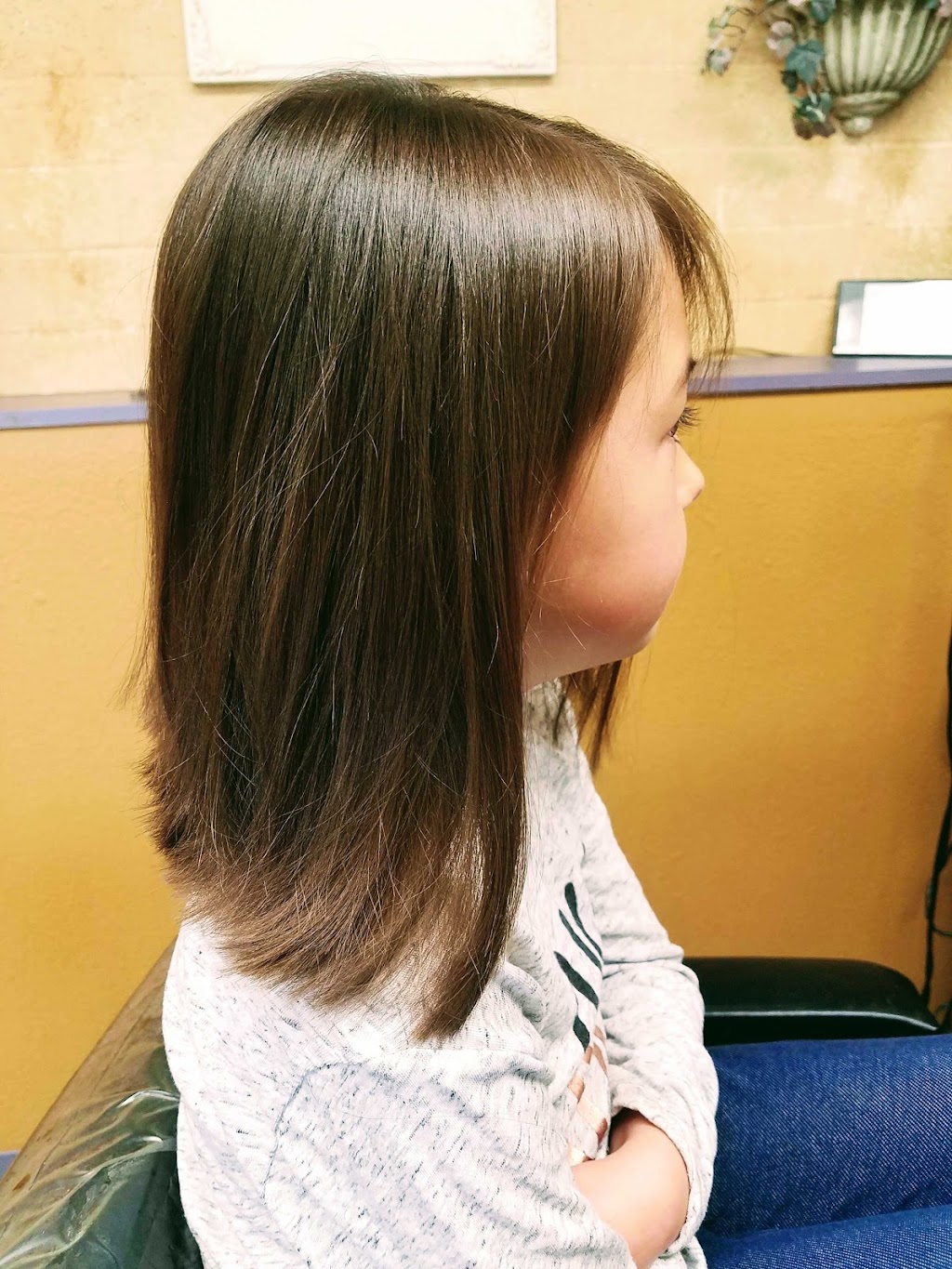 Cut-N-Dry Salon | 8063 Pearblossom Hwy, Littlerock, CA 93543, USA | Phone: (661) 944-3052