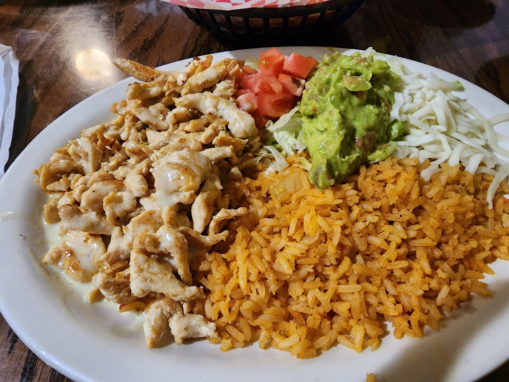 La Isla Mexican Grill | 1600 S Lee St, Fort Gibson, OK 74434, USA | Phone: (918) 203-5042