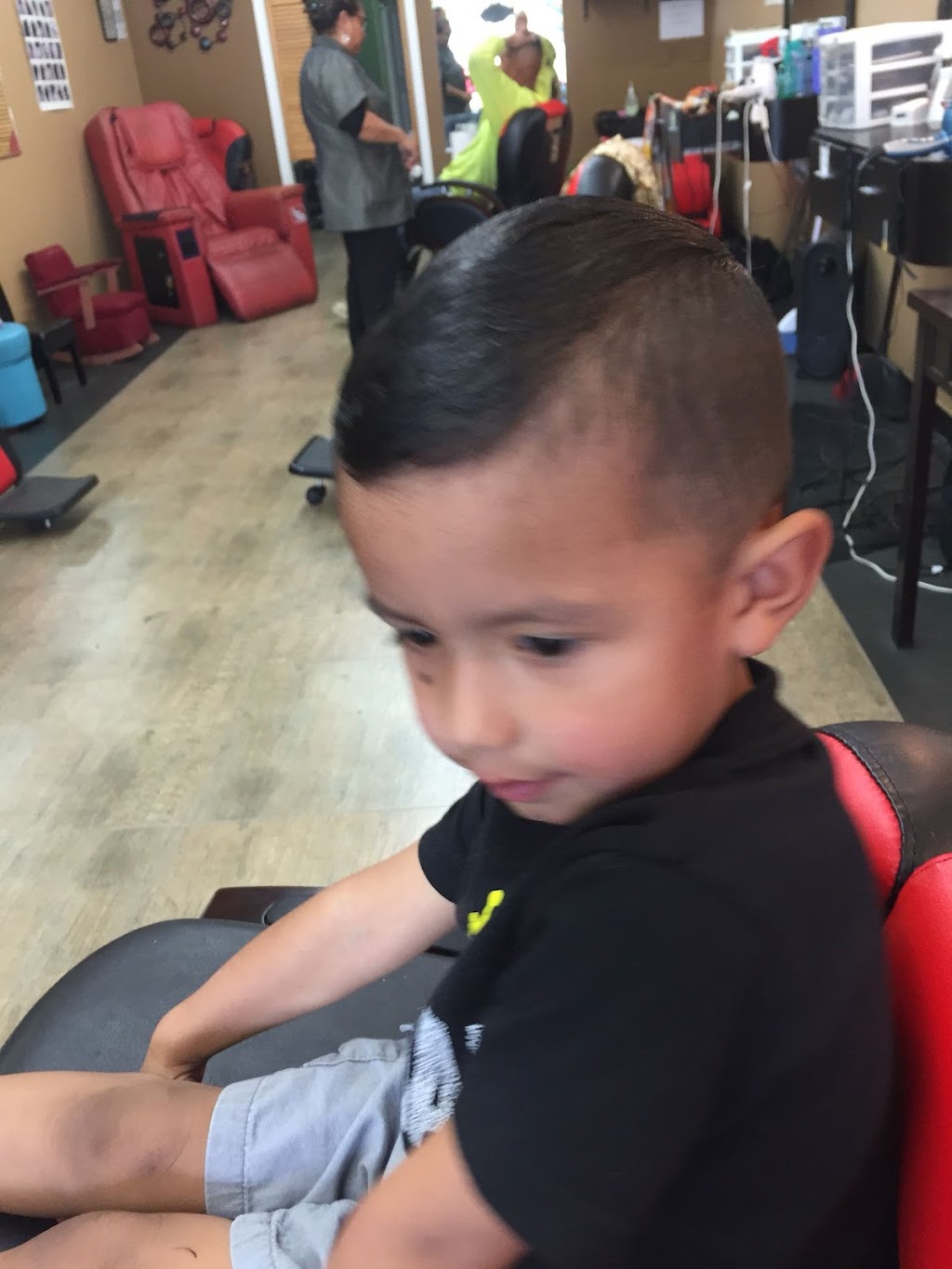 Saras barber shop | 22415 Barton Rd, Grand Terrace, CA 92313, USA | Phone: (951) 214-8204