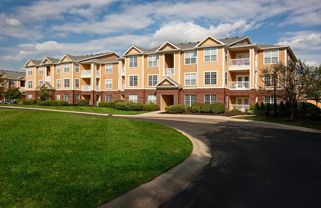 Carmel Center Apartments | 675 Beacon St #6000, Carmel, IN 46032, USA | Phone: (317) 569-7368