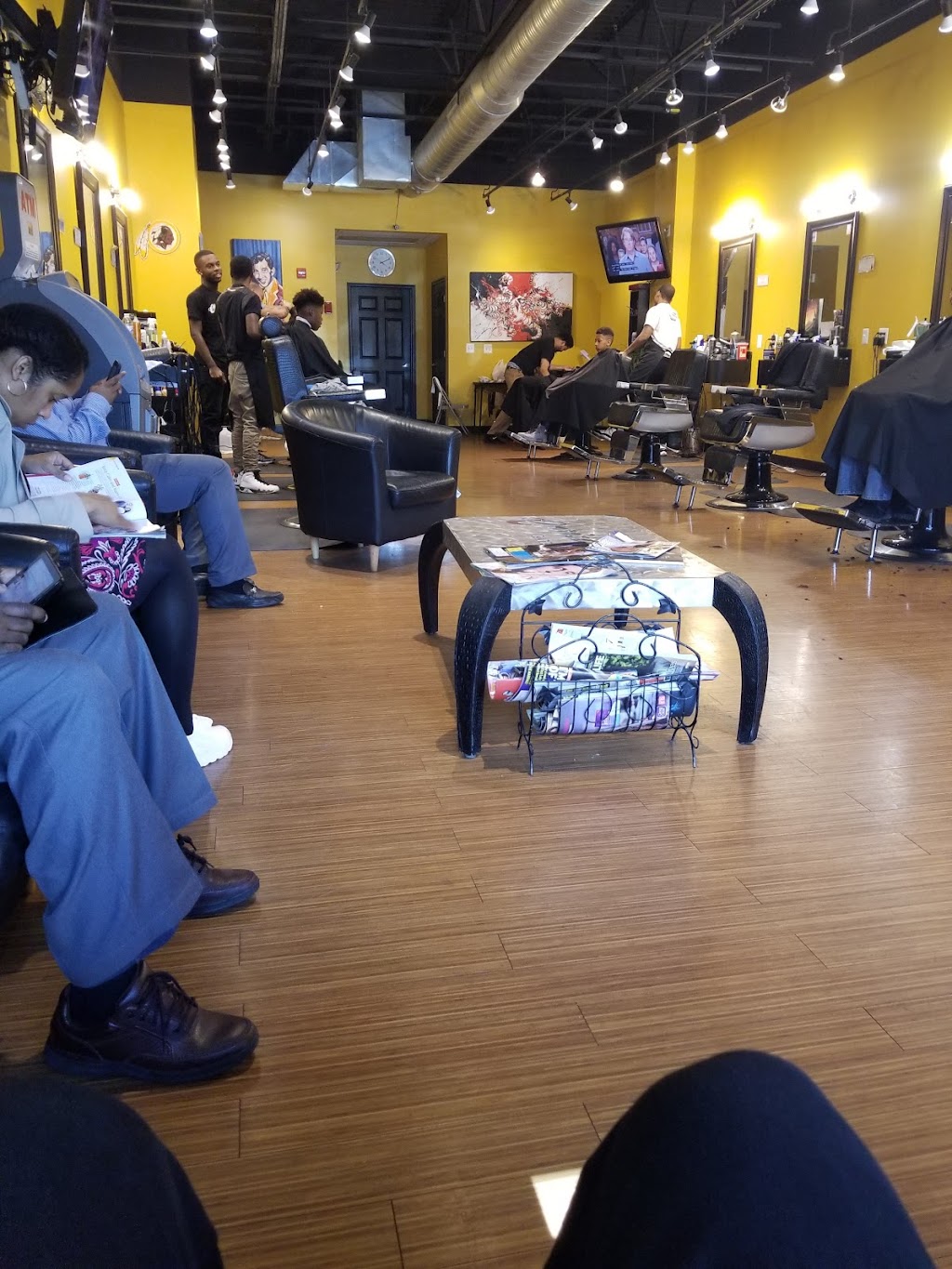 Christophers Barber Studio | 6010 Meadowridge Center Dr Suite E, Elkridge, MD 21075, USA | Phone: (410) 799-8444