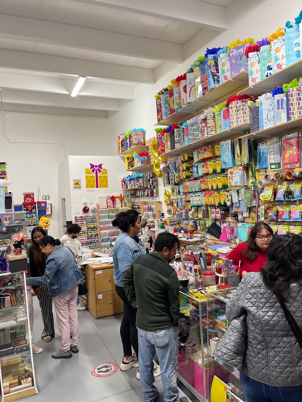 Papeleria Ilusion | Paseo Banderas & Paseo del Cedro, Urbiquinta Del Cedro, 22564 Tijuana, B.C., Mexico | Phone: 664 904 9622