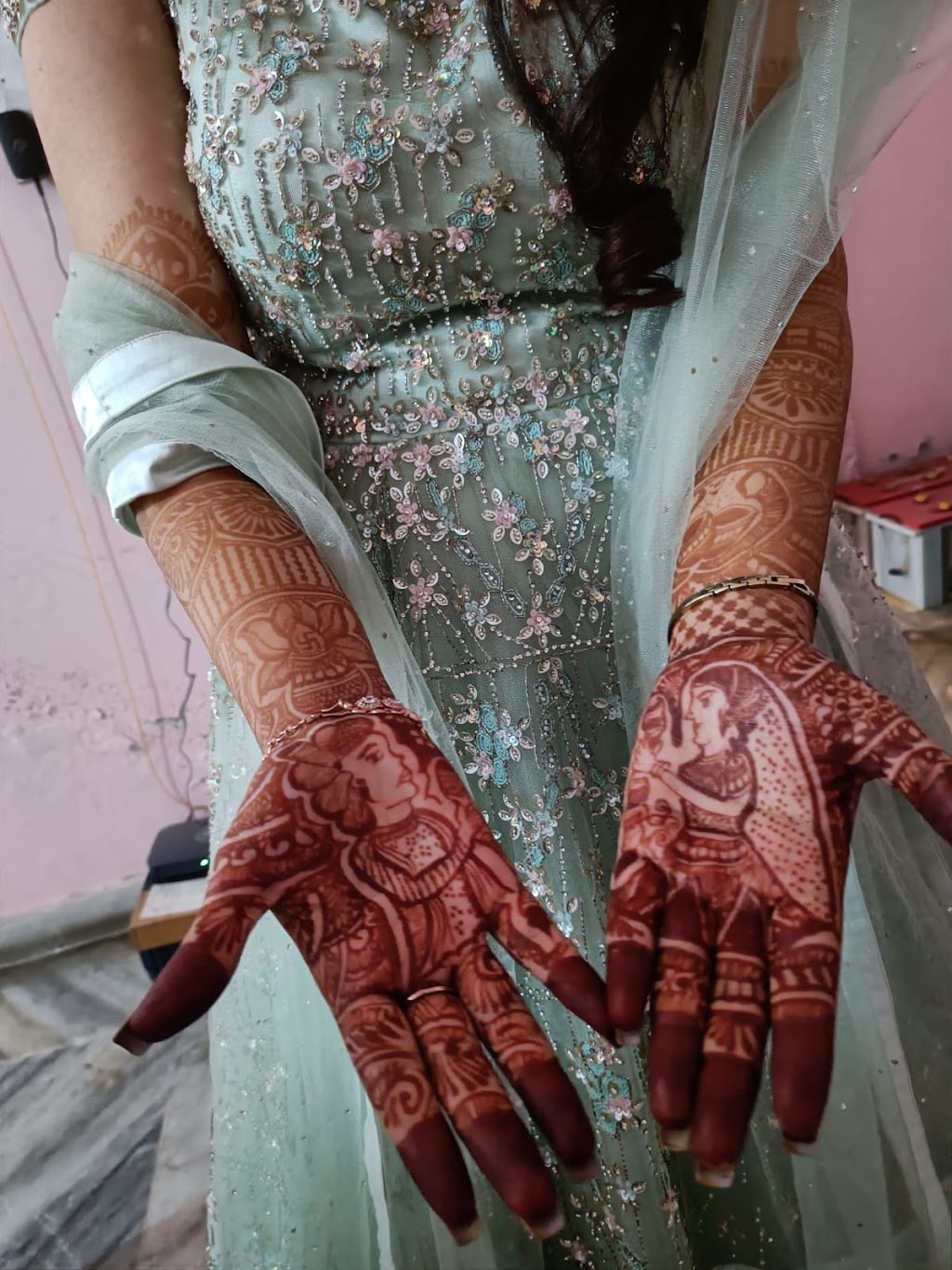 Shagun Mehndi Artist Lucknow | RW72+6M3, Kanpur - Lucknow Rd, Chander Nagar Market, Chander Nagar, Alambagh, Lucknow, Uttar Pradesh 226005, India | Phone: 088969 69974