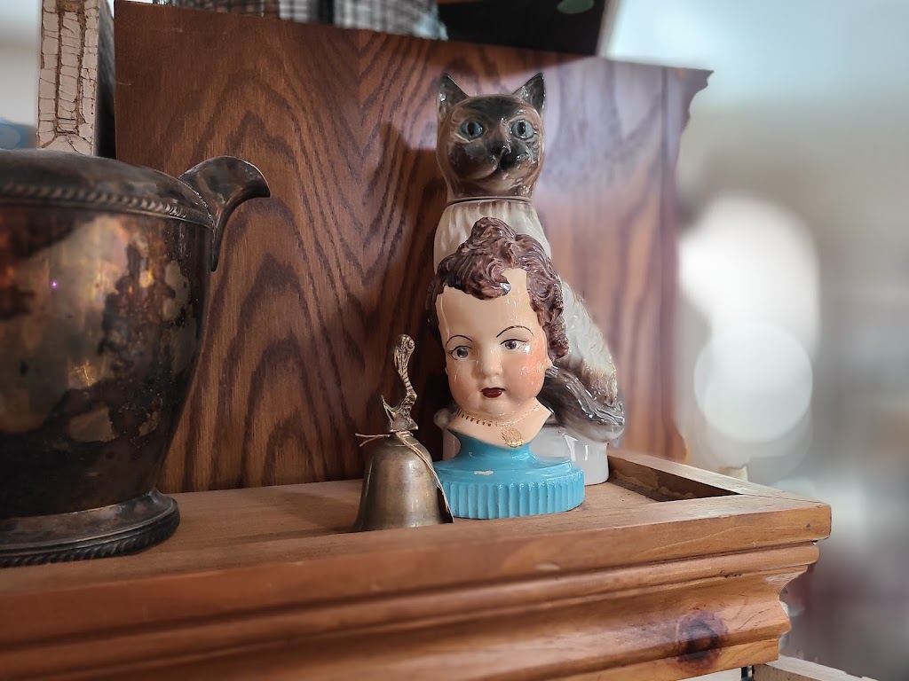 Our Little Shoppe Antiques and Vintage | 5453 Auburn Rd, Shelby Township, MI 48317, USA | Phone: (586) 850-4410