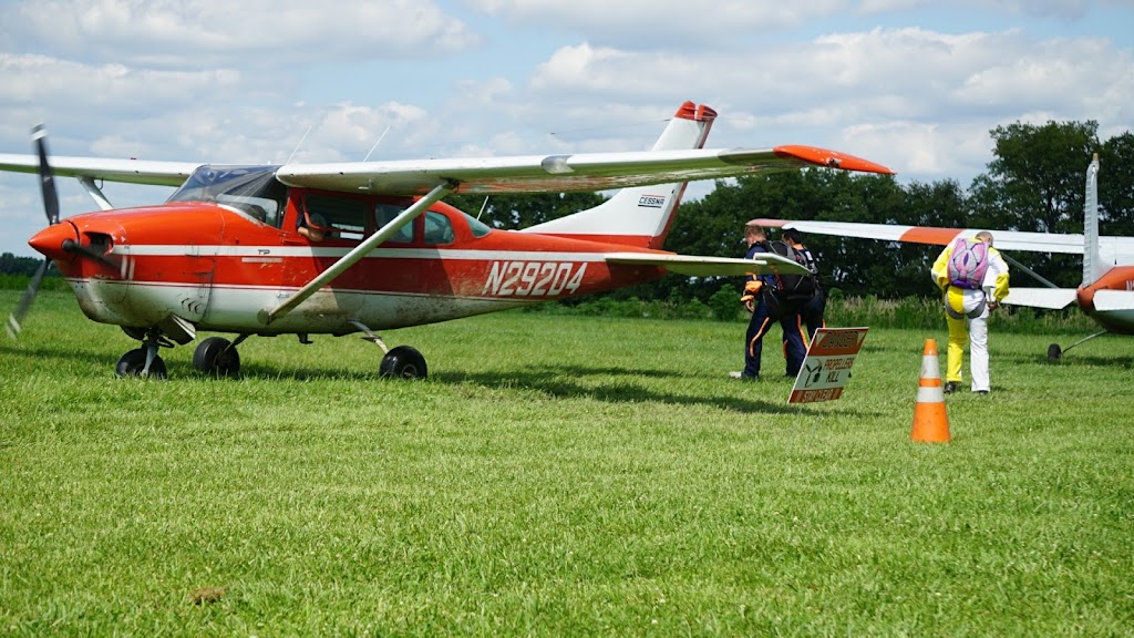 Skydive Cincinnati | 4499 US-42, Waynesville, OH 45068, USA | Phone: (513) 282-3725