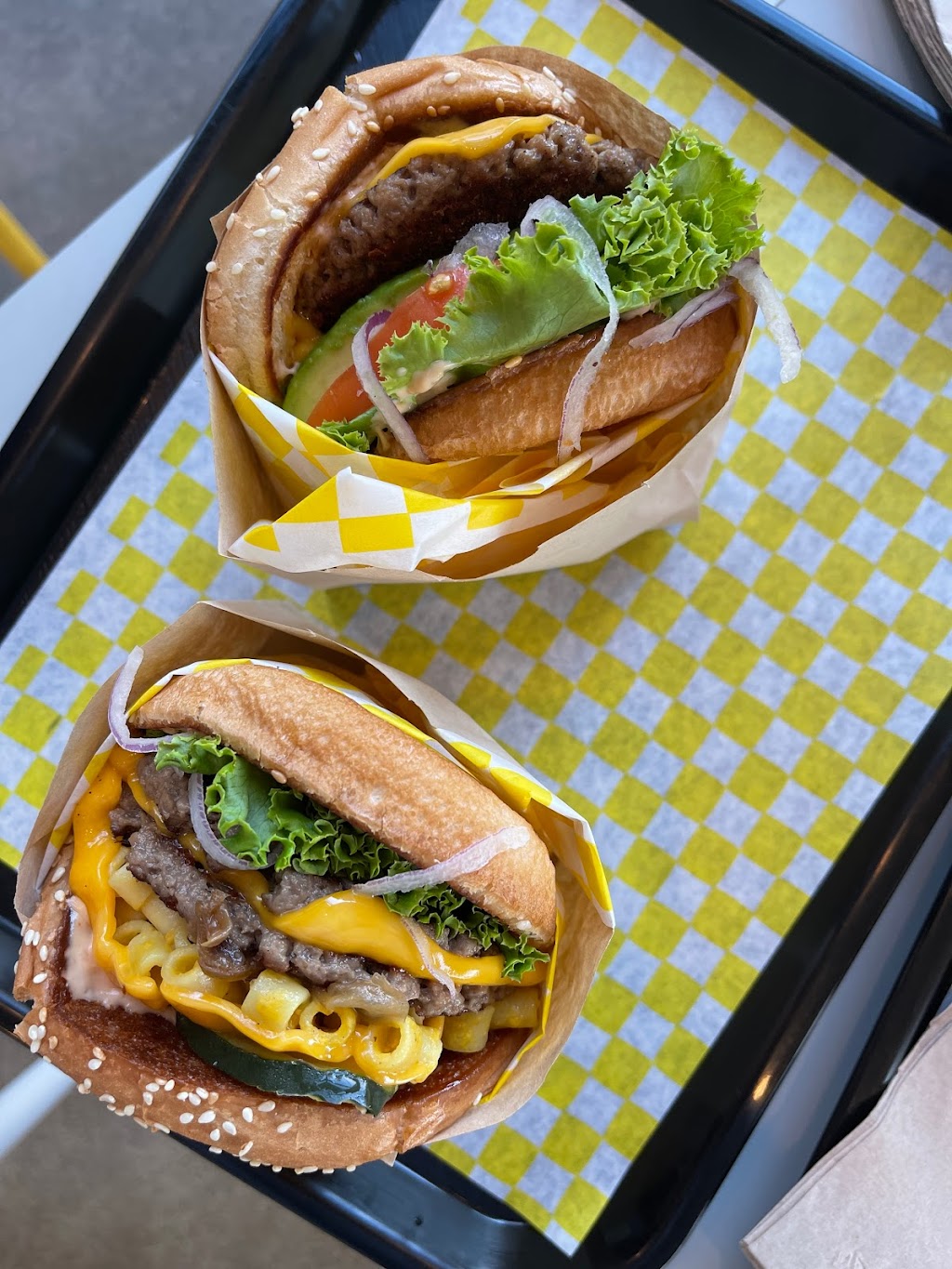 Honeybee Burger | 345 N La Brea Ave, Los Angeles, CA 90036, USA | Phone: (323) 452-6024