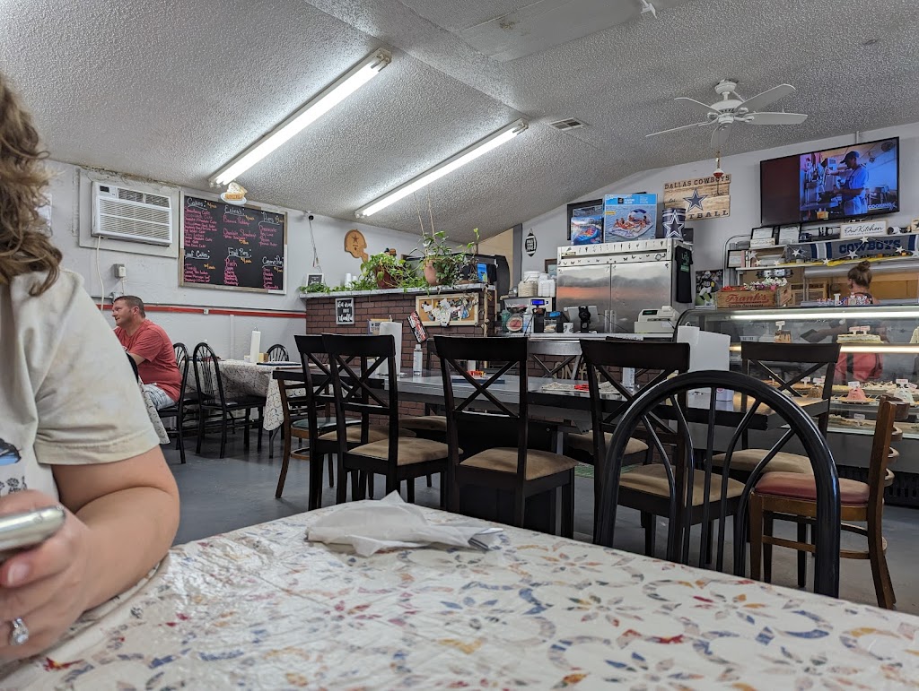 Linda’s Lakeside Diner | 11090 Texanna Rd, Porum, OK 74455, USA | Phone: (918) 570-9094