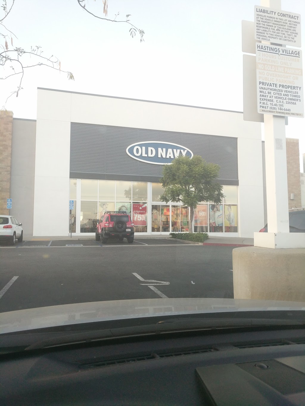 Old Navy | 3369 E Foothill Blvd, Pasadena, CA 91107, USA | Phone: (626) 376-4271