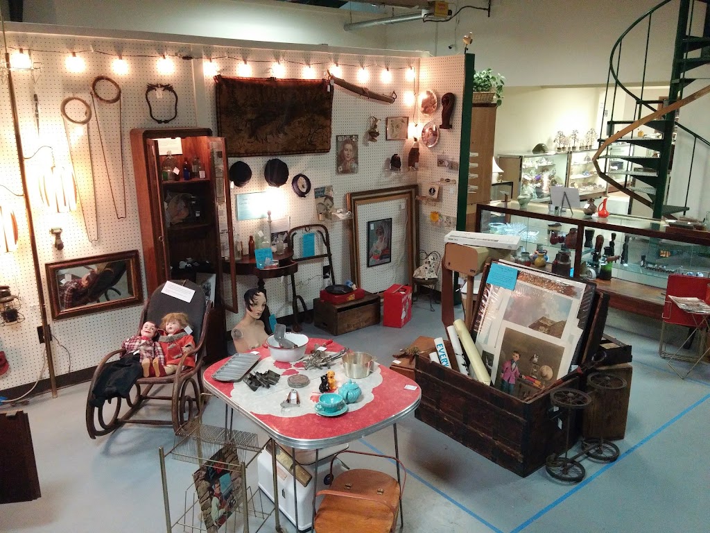 Streetsboro Antiques Mini Mall | 8932 OH-14, Streetsboro, OH 44241, USA | Phone: (330) 474-7442