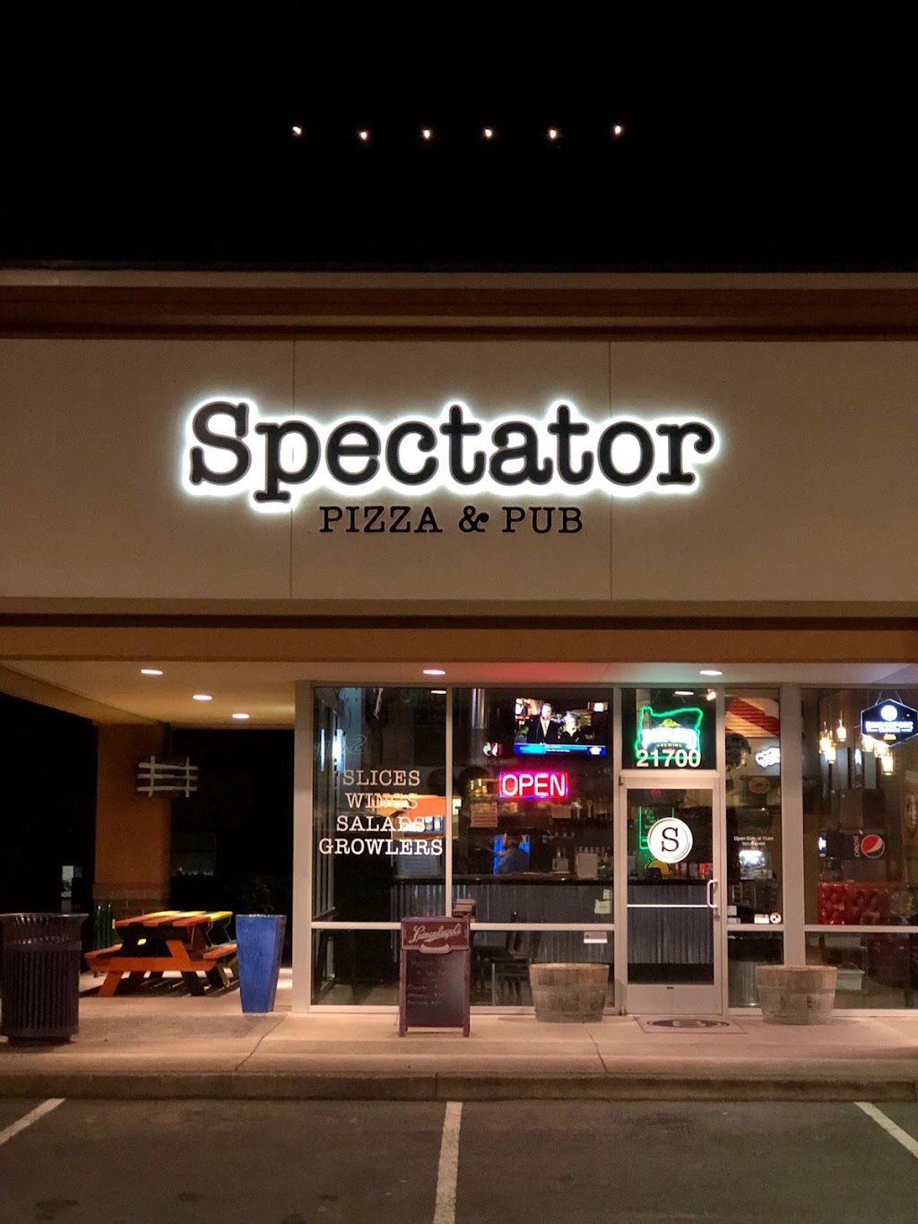 Spectator Pizza & Pub | 21700 Salamo Rd, West Linn, OR 97068, USA | Phone: (503) 344-6480