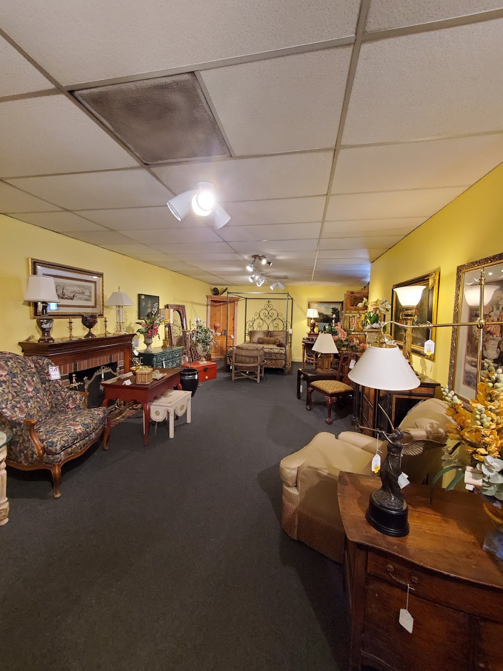 Pigfish Lane Antiques and Interiors | 5425 Hillsborough St, Raleigh, NC 27606, USA | Phone: (919) 436-4006