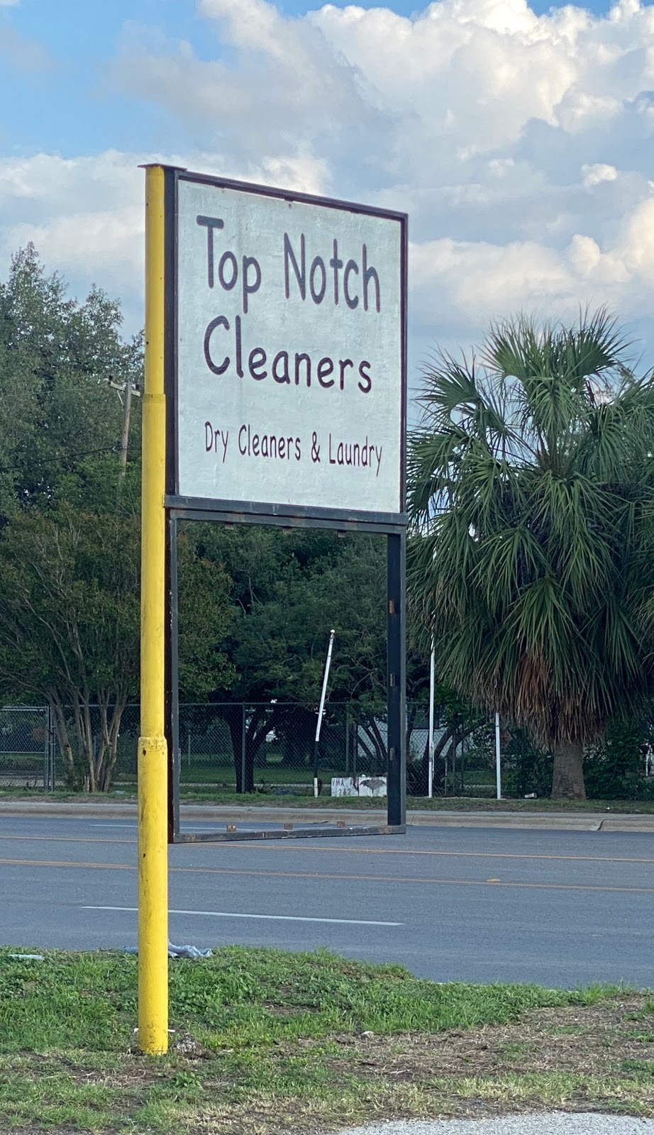 Top Notch Cleaners | 508 W Hondo Ave UNIT C, Devine, TX 78016, USA | Phone: (830) 355-7322