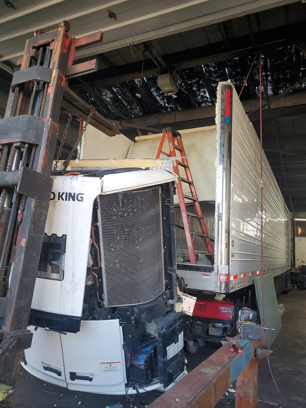 El Primo Truck Trailer Repair | 3 Smalley Ave unit #2, Middlesex, NJ 08846, USA | Phone: (973) 985-7930