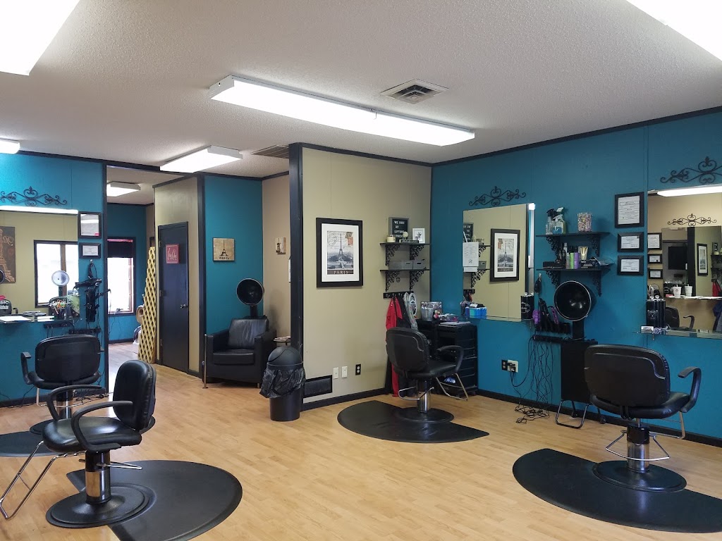 Tres Chic Salon | 1300 Locust St #A, Harrisonville, MO 64701, USA | Phone: (816) 884-2222