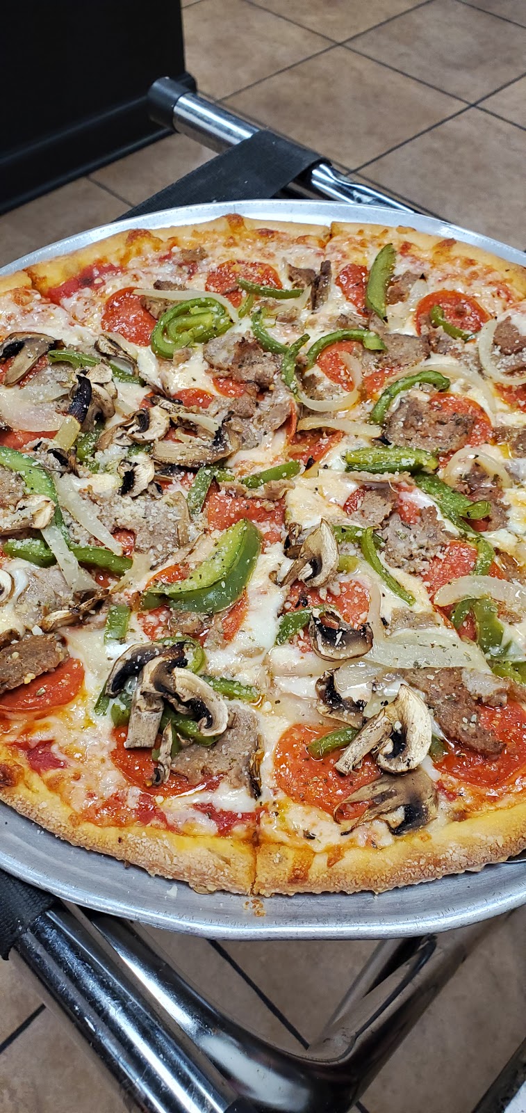 Two Guys Pizzeria & Restaurant | 13212 E Colonial Dr, Orlando, FL 32826, USA | Phone: (407) 920-0901