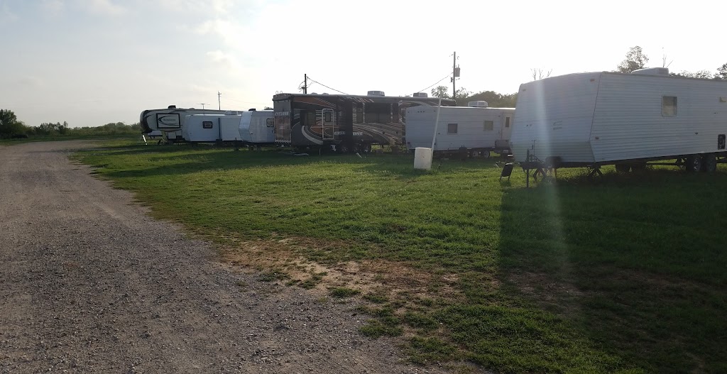 Twin Oaks RV Park | 1372 FM476, Poteet, TX 78065, USA | Phone: (210) 827-2745