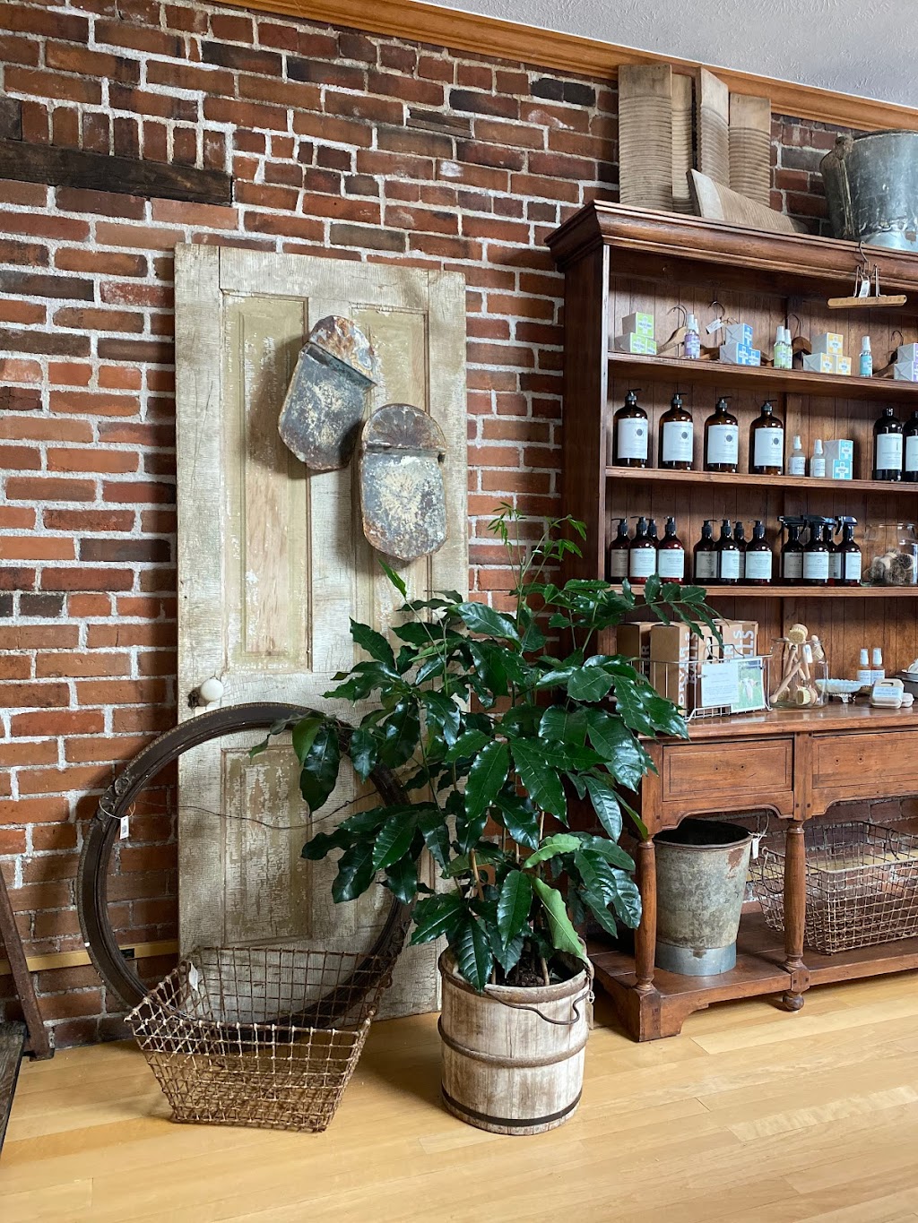 Few of a Kind Vintage + Mercantile | 124 2nd Ave, Niwot, CO 80544, USA | Phone: (720) 727-8941