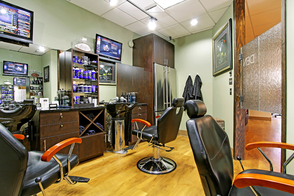 Au Courant Salon & The DEN, POSH Wardrobe Consulting | 7900 SE 28th St, Mercer Island, WA 98040, USA | Phone: (206) 232-1336