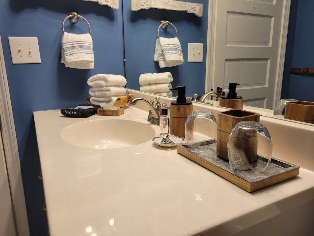 Hygge Creek Cottage | 211 Shelbyville Rd, Taylorsville, KY 40071, USA | Phone: (843) 697-9552