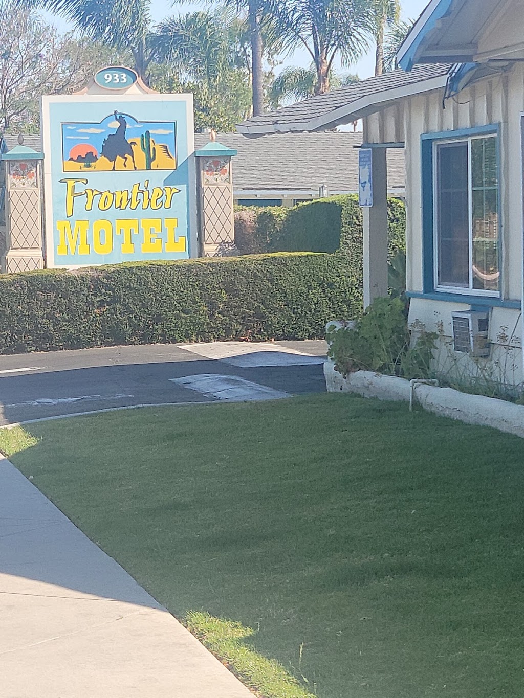 Frontier Motel | 933 S Harbor Blvd, Anaheim, CA 92805 | Phone: (714) 774-1818