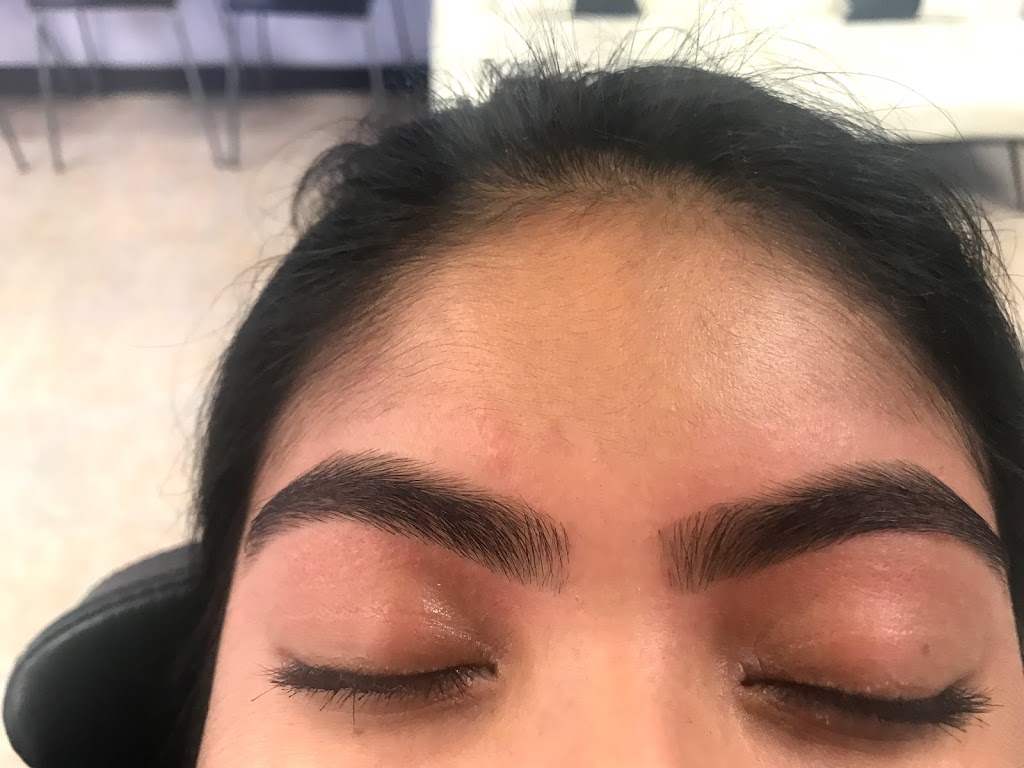 Blinks Threading Lounge | 4672 University Ave Suite C, San Diego, CA 92105, USA | Phone: (619) 394-1161