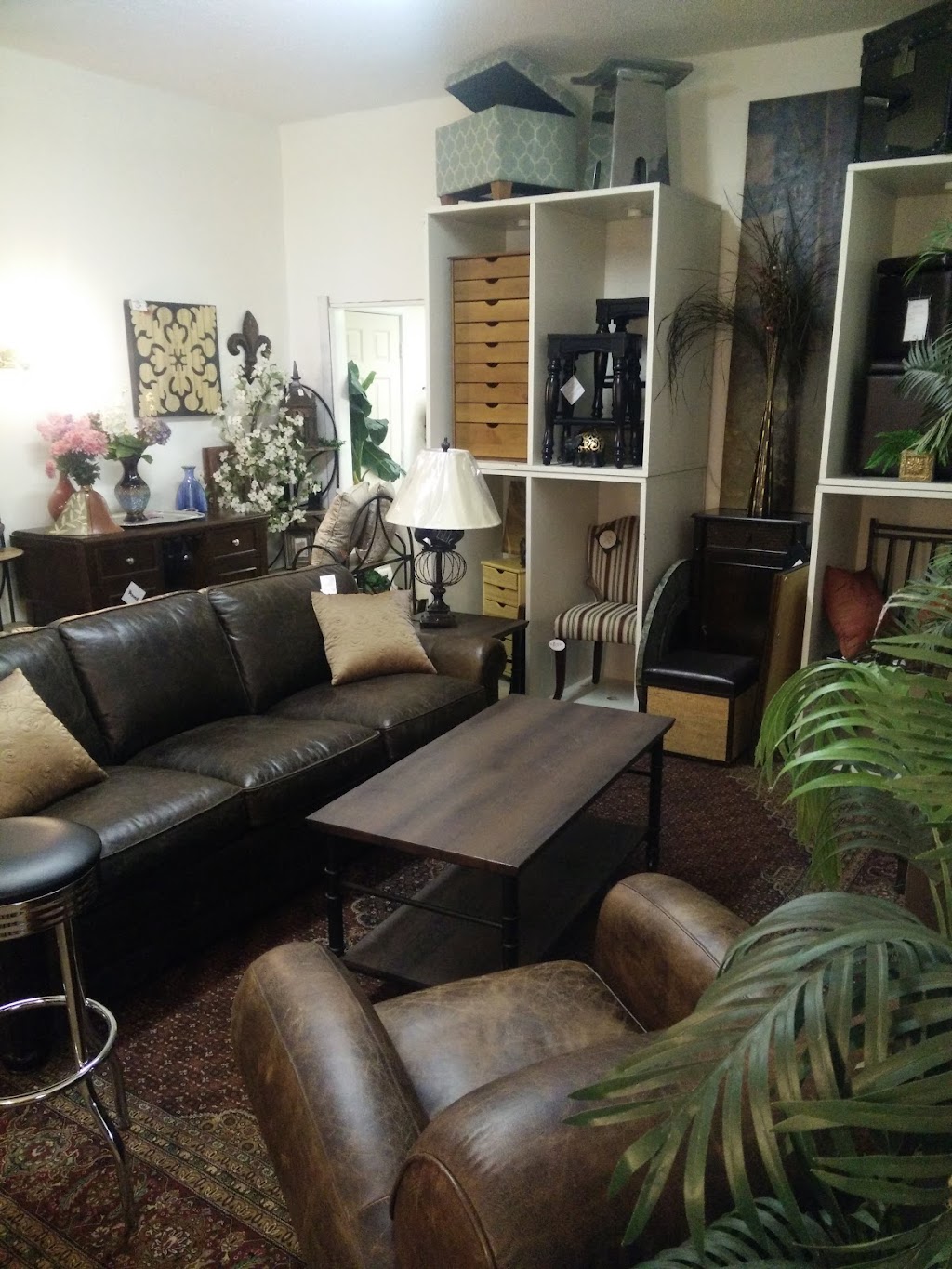 McKinney Furniture | 1104 Greensboro Rd, High Point, NC 27260, USA | Phone: (336) 862-9781