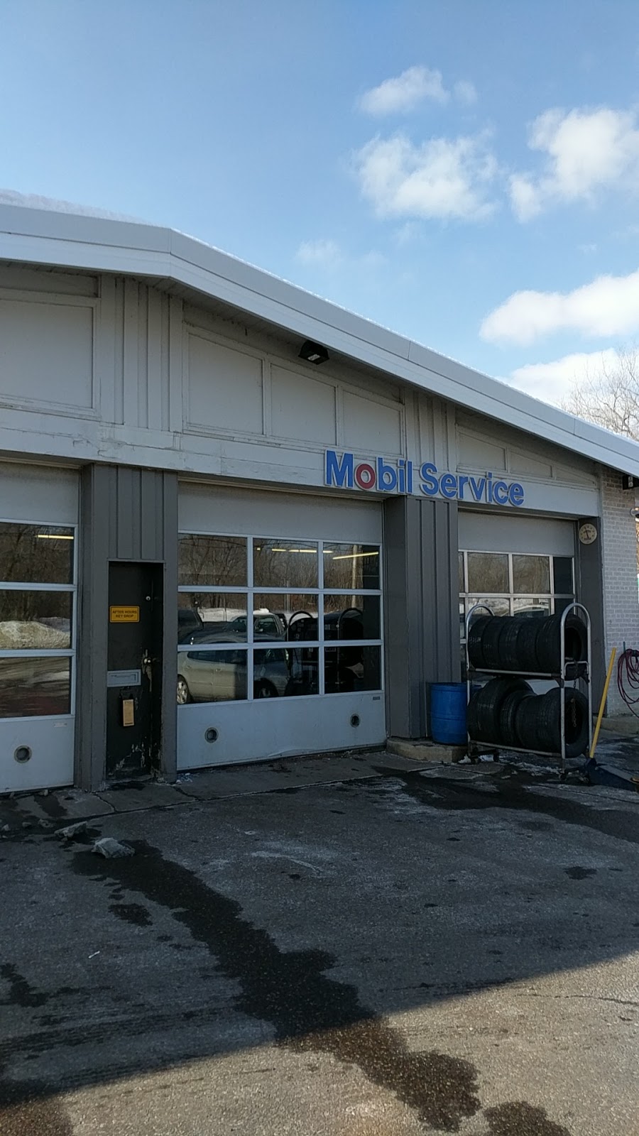 Mobil | 1935 Rice St, Roseville, MN 55113, USA | Phone: (651) 489-9897