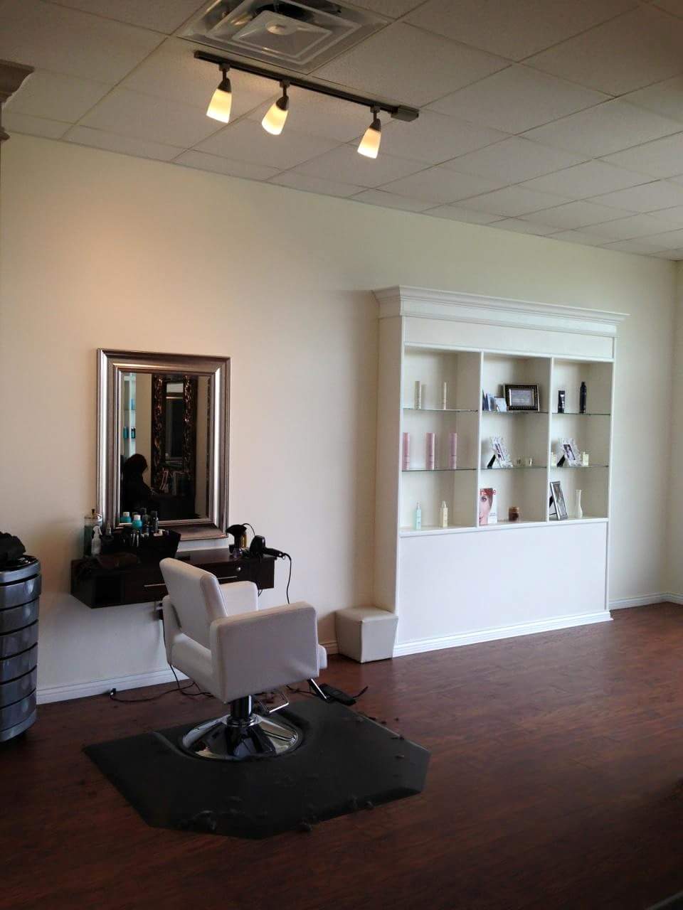 SALON OKSANA LLC | 4620 Williamsburg Station Rd, Floyds Knobs, IN 47119, USA | Phone: (812) 923-9222