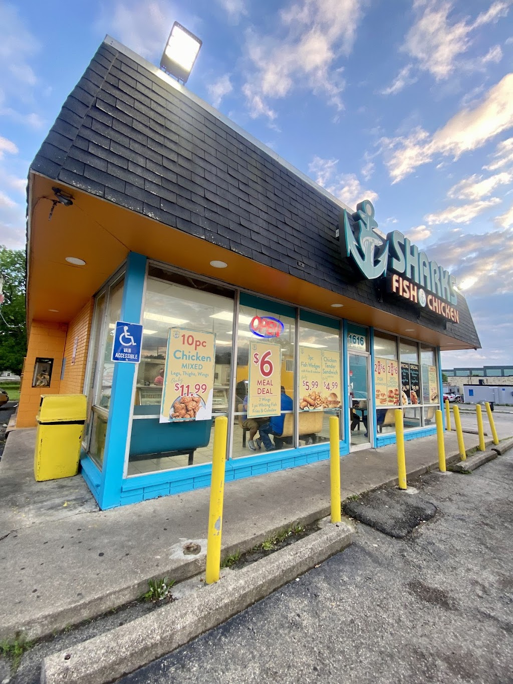 Sharks Fish & Chicken | 1616 W Third St, Dayton, OH 45402, USA | Phone: (937) 224-1300