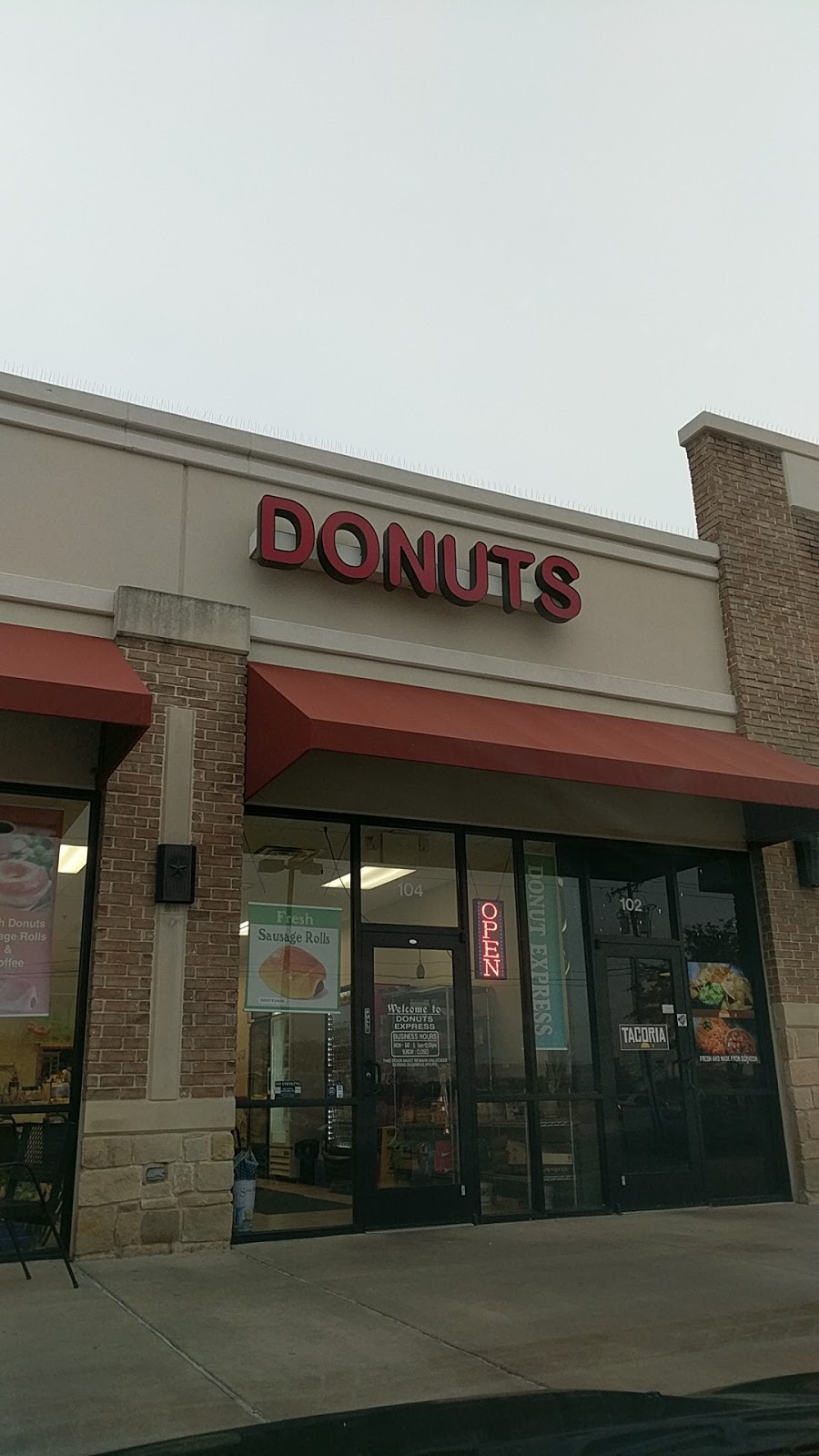 Donut Express | 2464 Lacy Ln #104, Carrollton, TX 75006, USA | Phone: (972) 799-4558