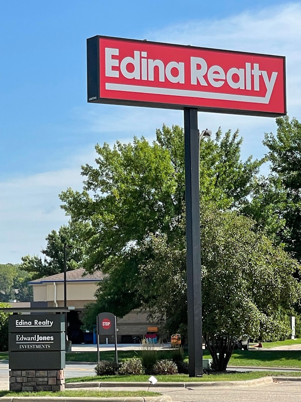 Edina Realty - Lakeville Real Estate Agency | 17271 Kenyon Ave, Lakeville, MN 55044, USA | Phone: (952) 892-7000