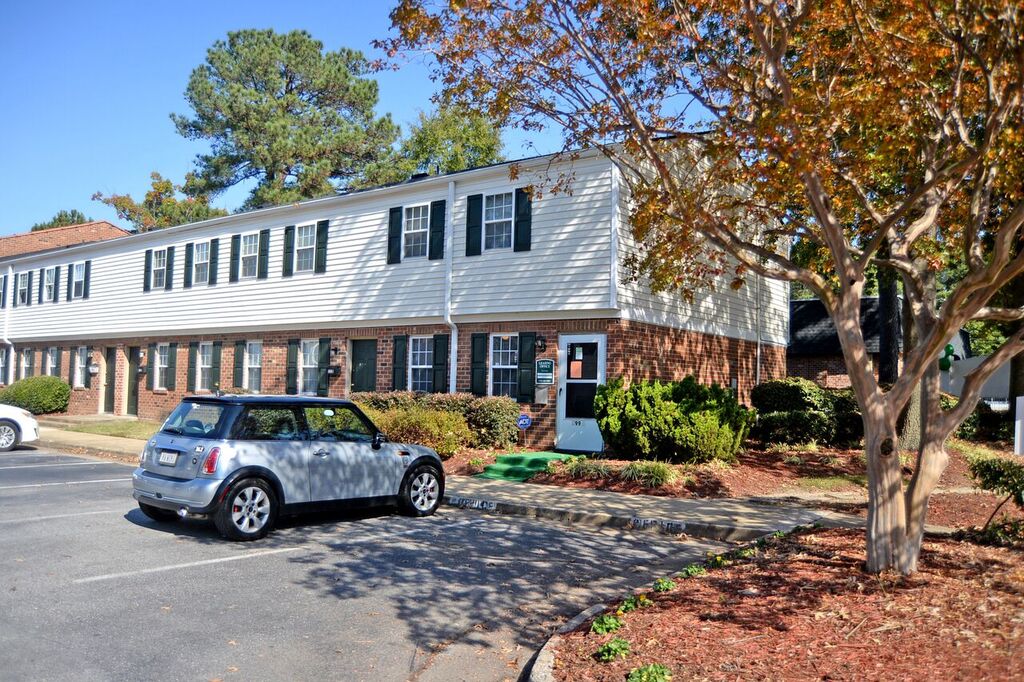 Hickory Point Townhomes | 399-A Hickory Point Blvd, Newport News, VA 23608, USA | Phone: (844) 748-9117