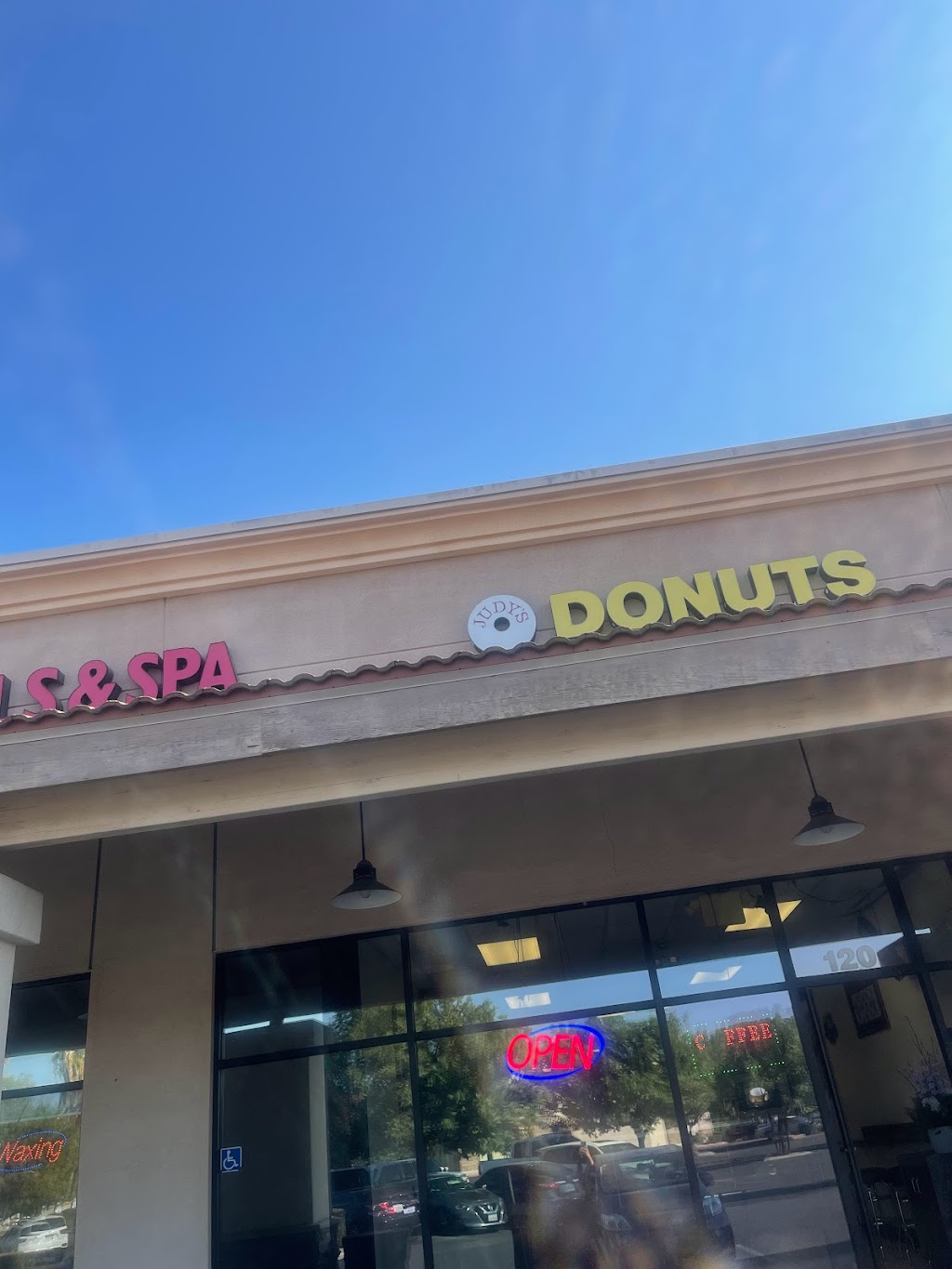 Judy’s Donuts | 1365 N Willow Ave, Clovis, CA 93619, USA | Phone: (559) 322-1951